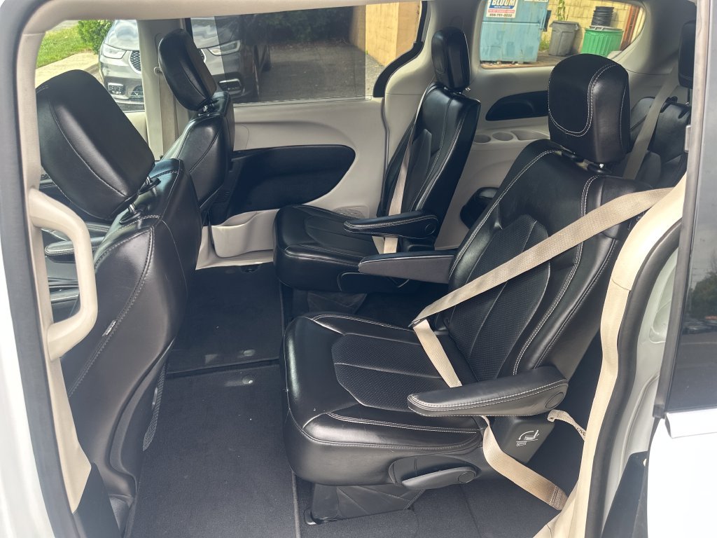 Used 2020 Chrysler Voyager Lxi FWD image 13