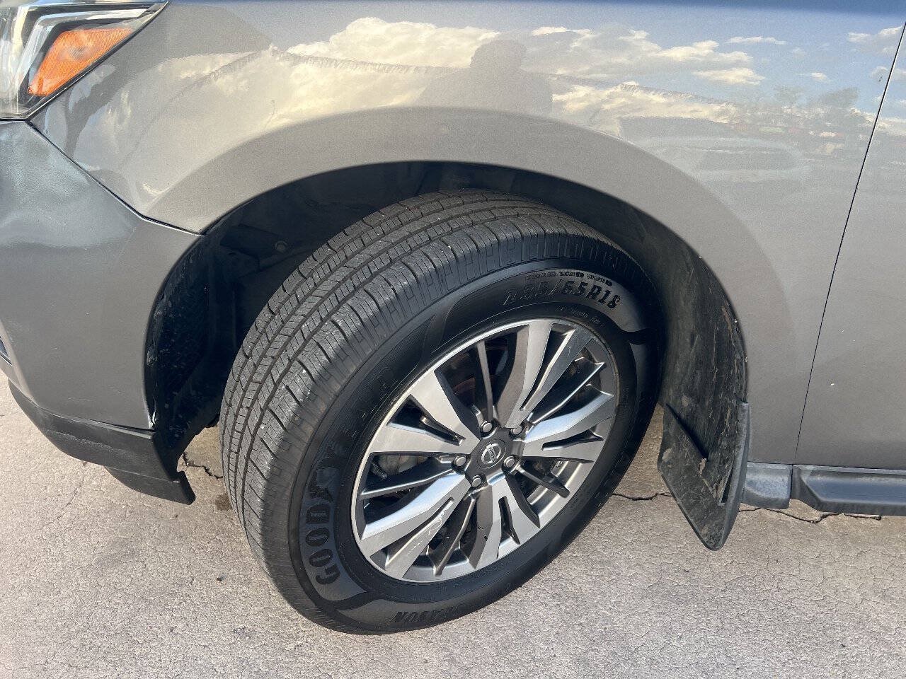 Used 2019 Nissan Pathfinder SV AWD/4WD image 19