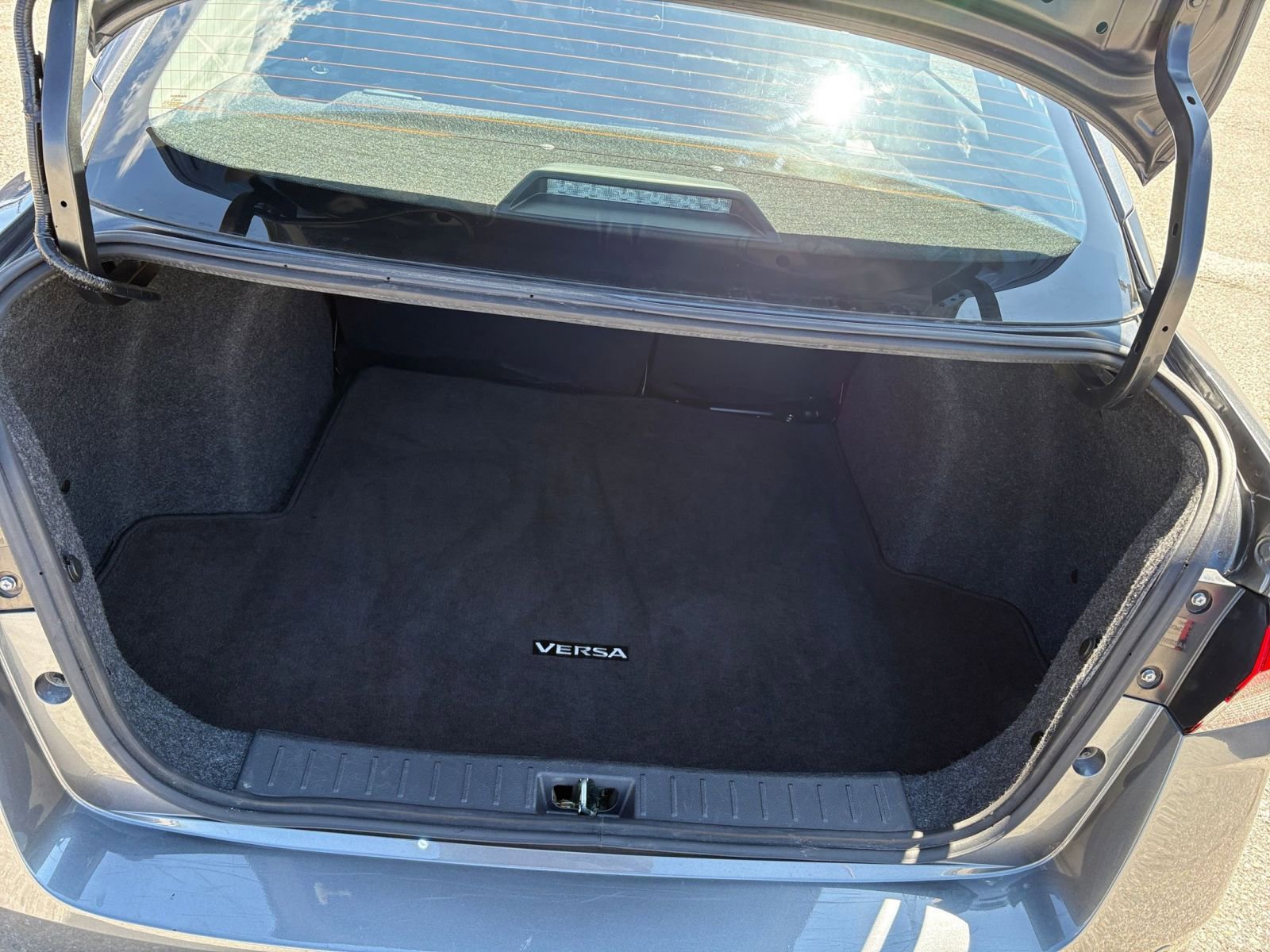 Used 2025 Nissan Versa SV w/ Trunk Package image 29