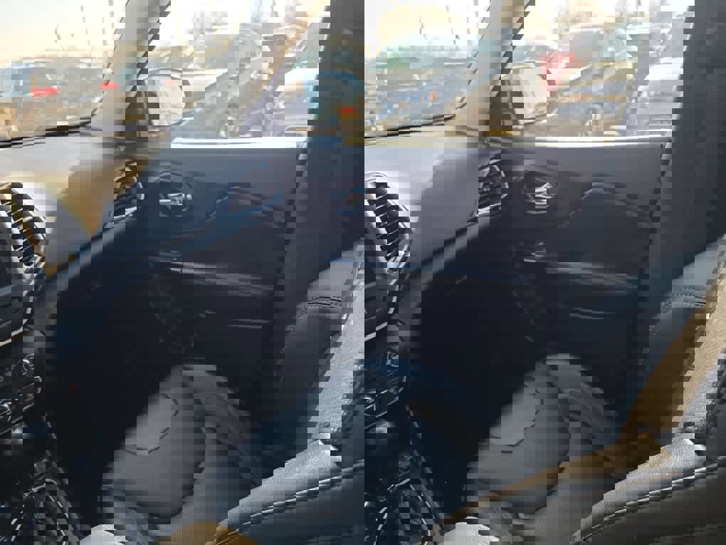 Used 2023 Jeep Cherokee Altitude Lux image 15