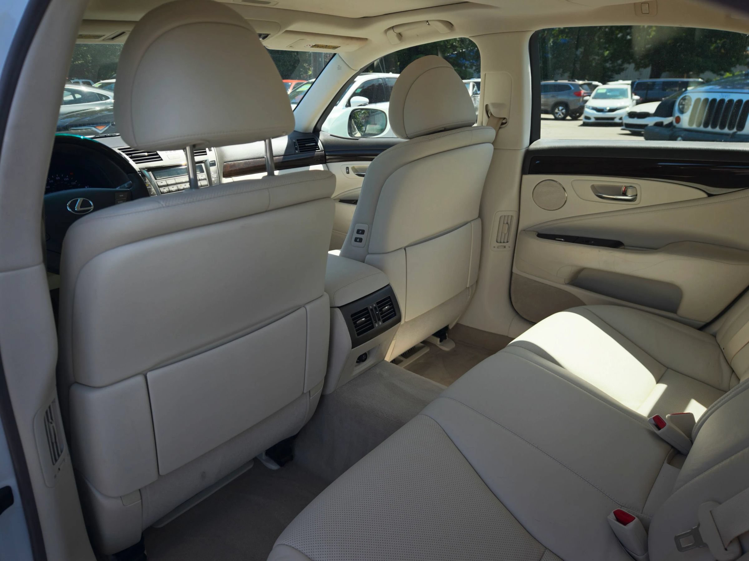 Used 2007 Lexus LS 460 w/ Comfort Pkg RWD image 36