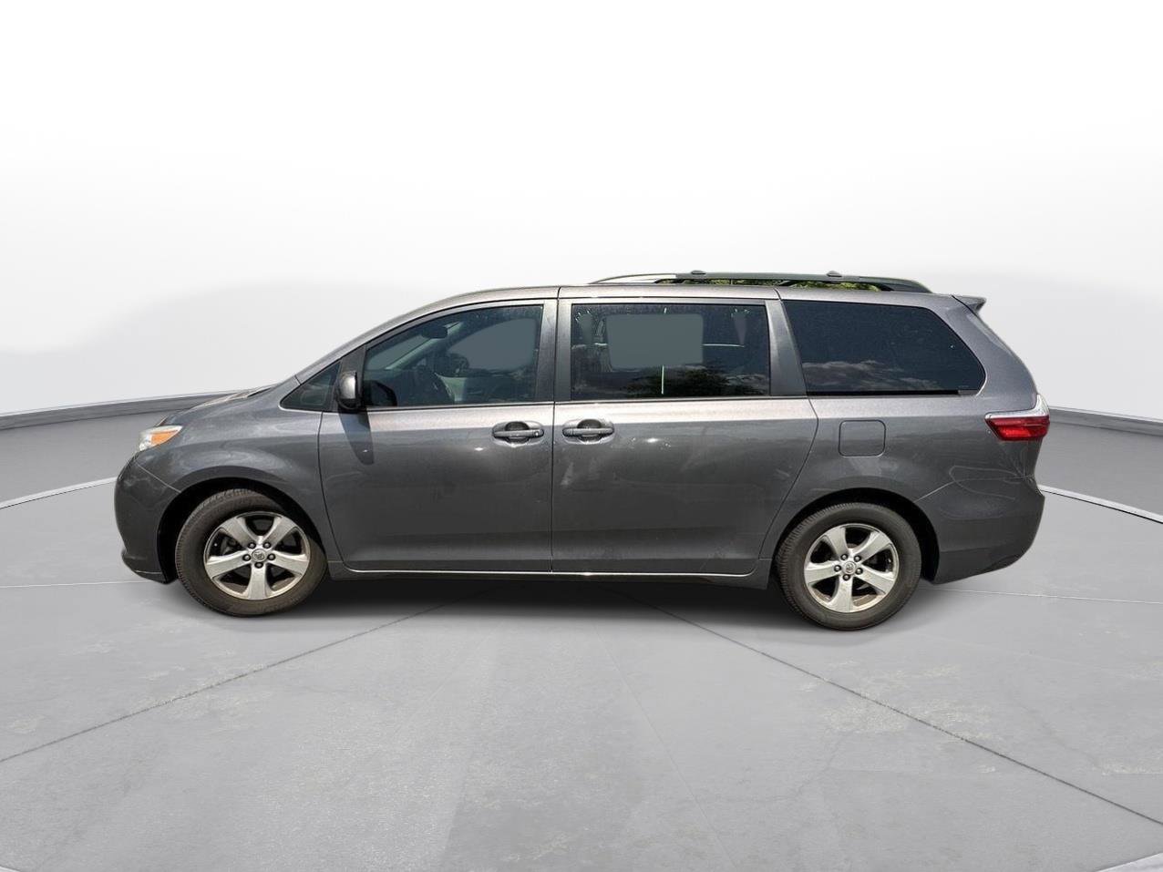 Used 2015 Toyota Sienna LE FWD image 9
