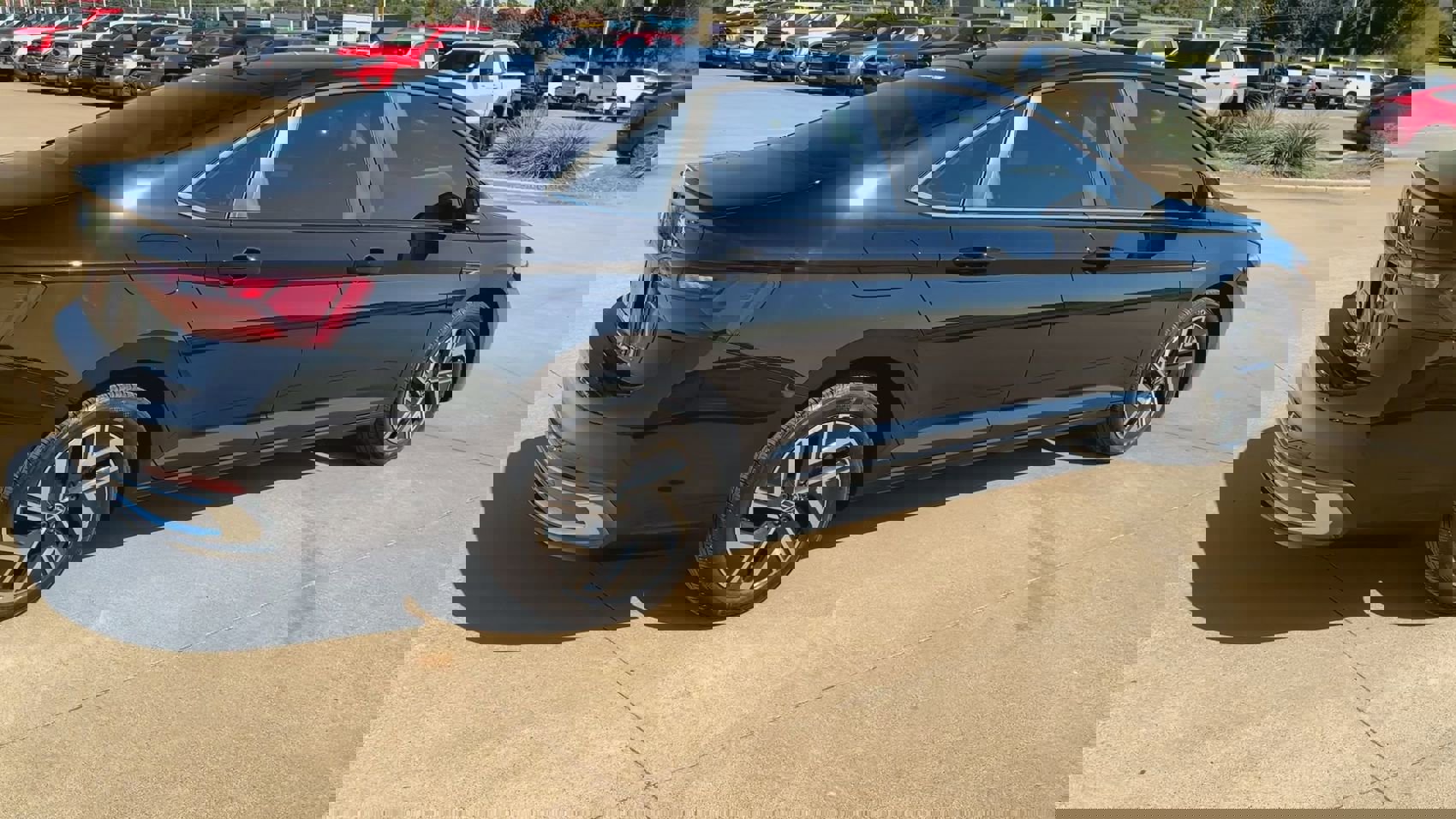 Used 2024 Volkswagen Jetta SEL image 7