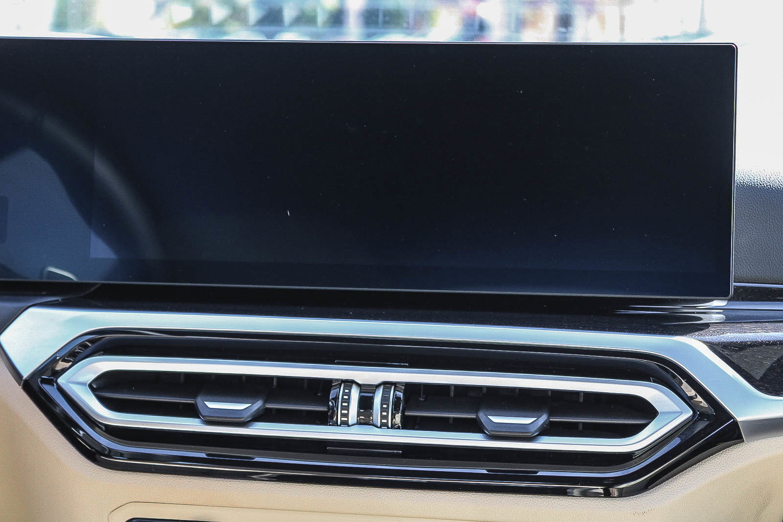 Used 2024 BMW 330e image 14