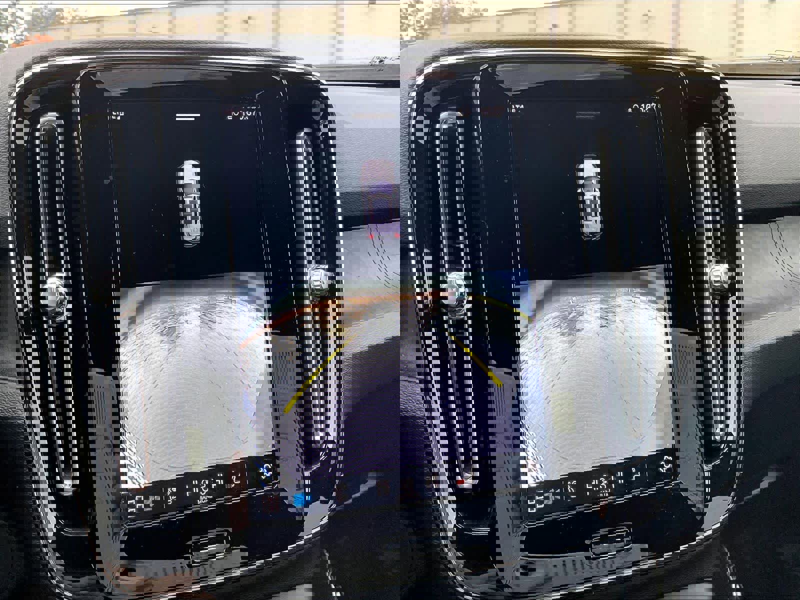 Used 2023 Volvo XC40 Recharge Ultimate image 24