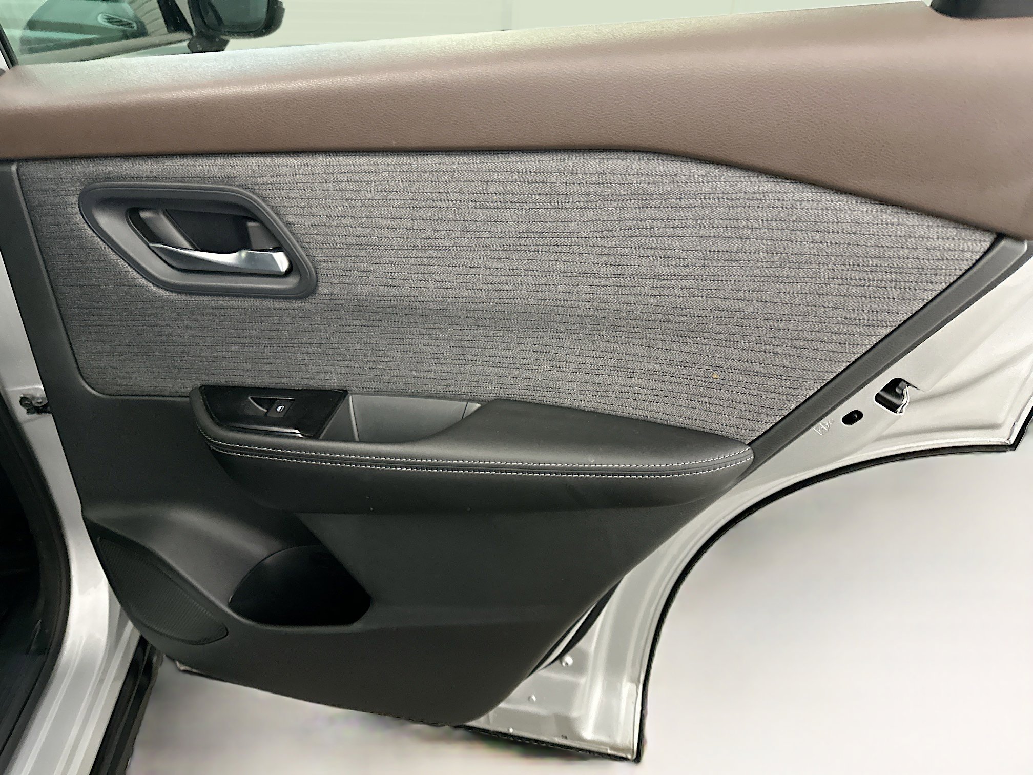 Used 2023 Nissan Rogue SV image 30