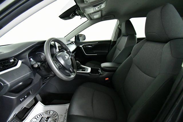 Used 2025 Toyota RAV4 XLE image 5