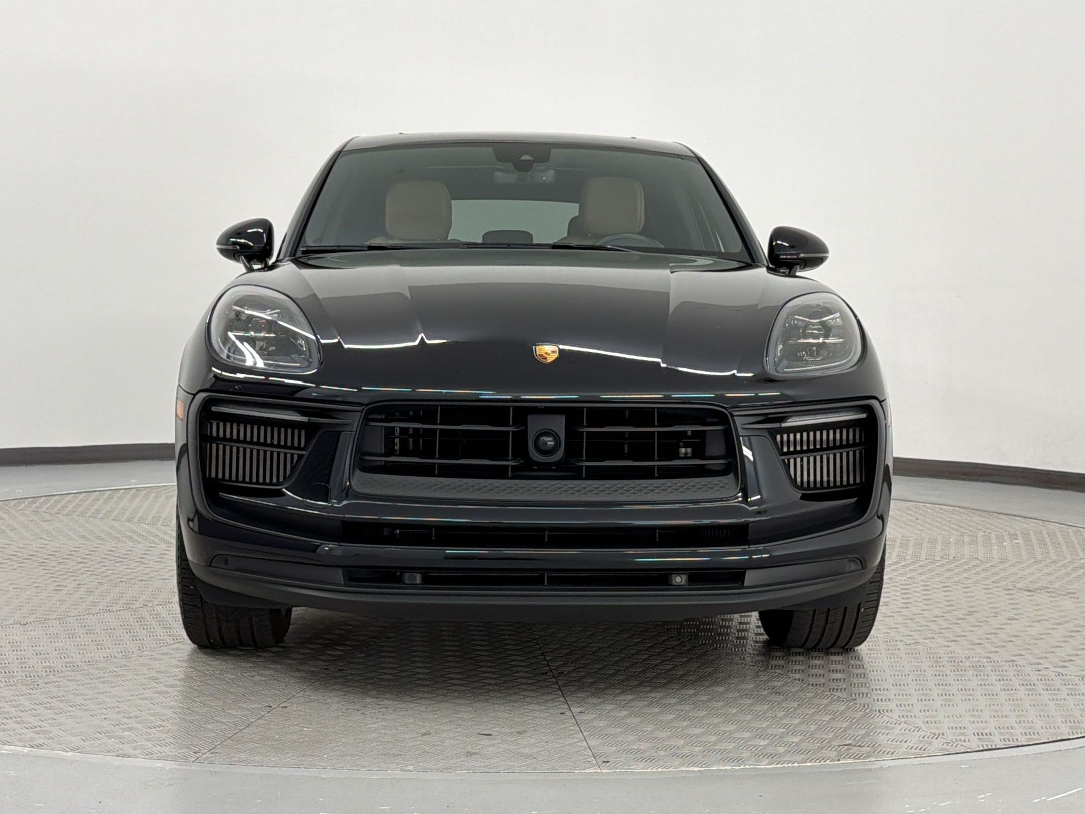 Certified 2023 Porsche Macan S AWD/4WD image 6