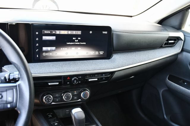 Used 2025 Nissan Kicks SV FWD image 21