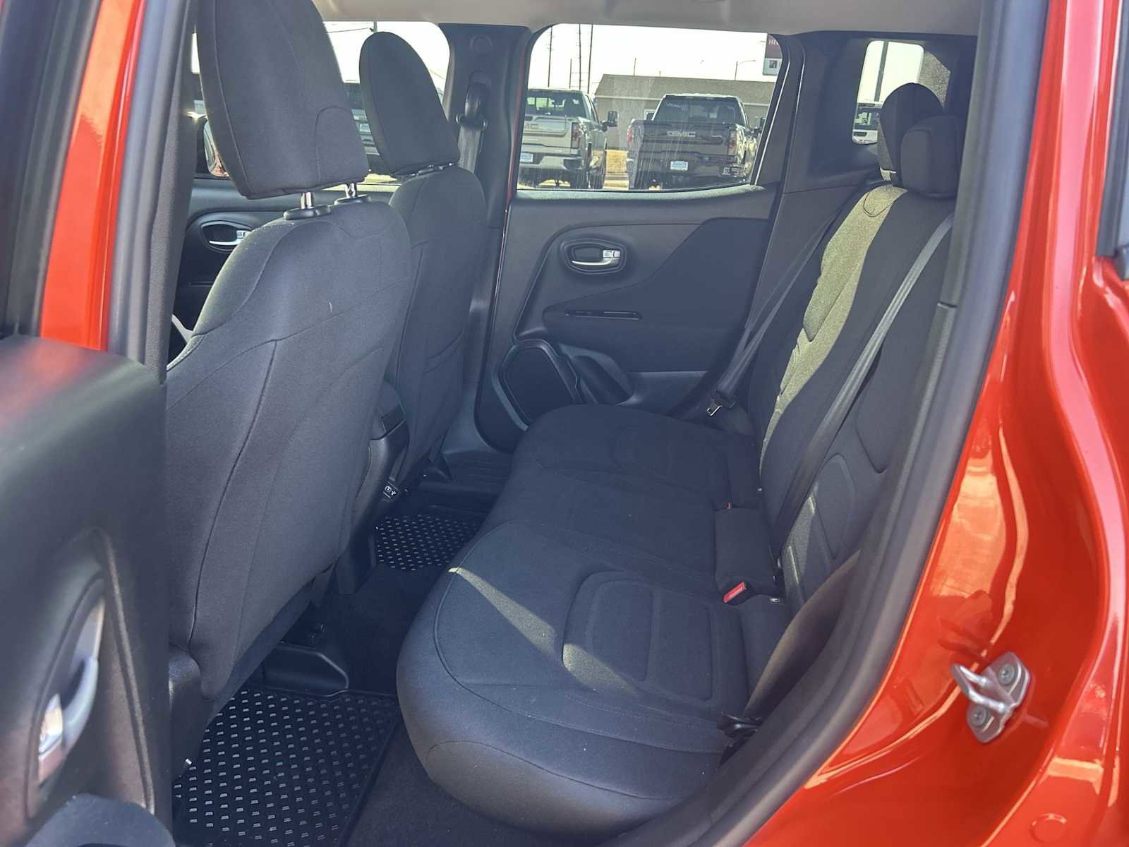 Used 2020 Jeep Renegade Latitude w/ Cold Weather Group image 23