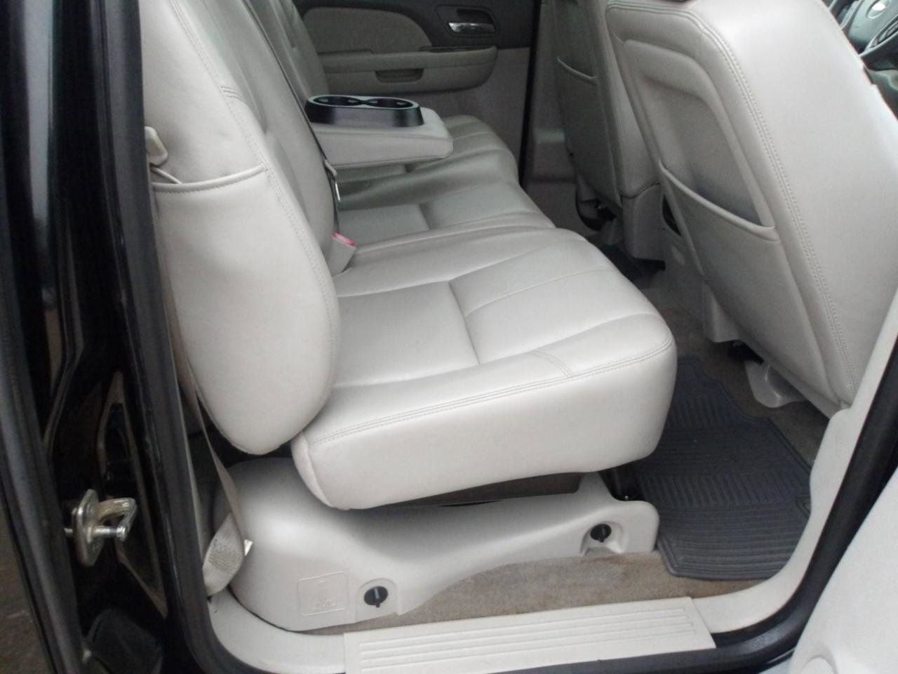 Used 2013 Chevrolet Avalanche LT w/ Suspension Package, Off-Road image 8