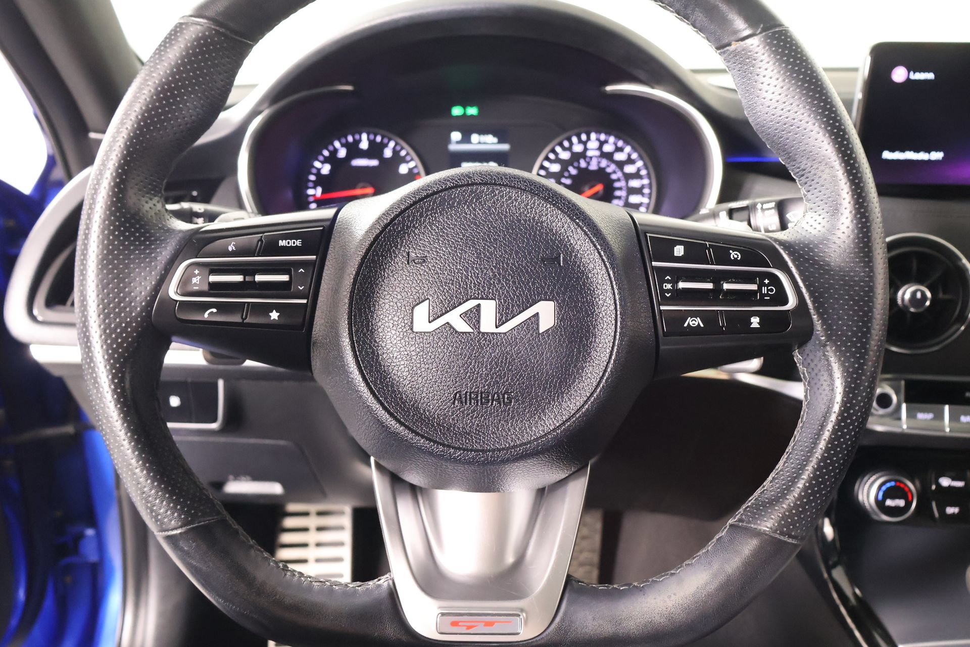 Used 2022 Kia Stinger GT1 RWD image 3