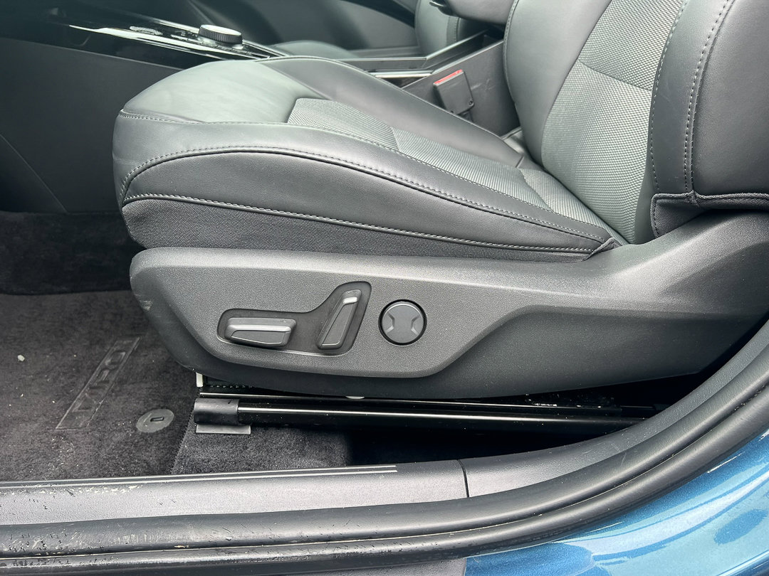 Used 2024 Kia Niro EX w/ EX Cold Weather Package image 16