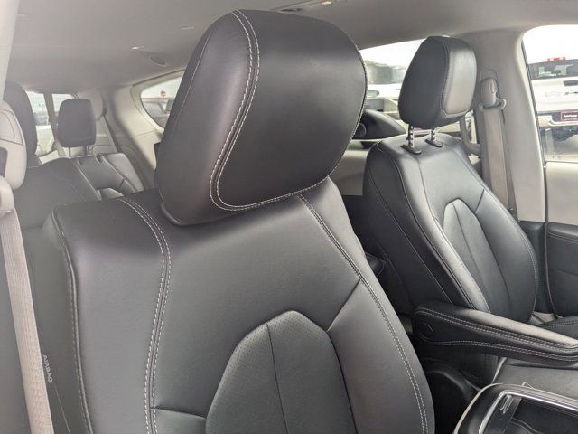 Used 2024 Chrysler Pacifica Limited FWD image 19