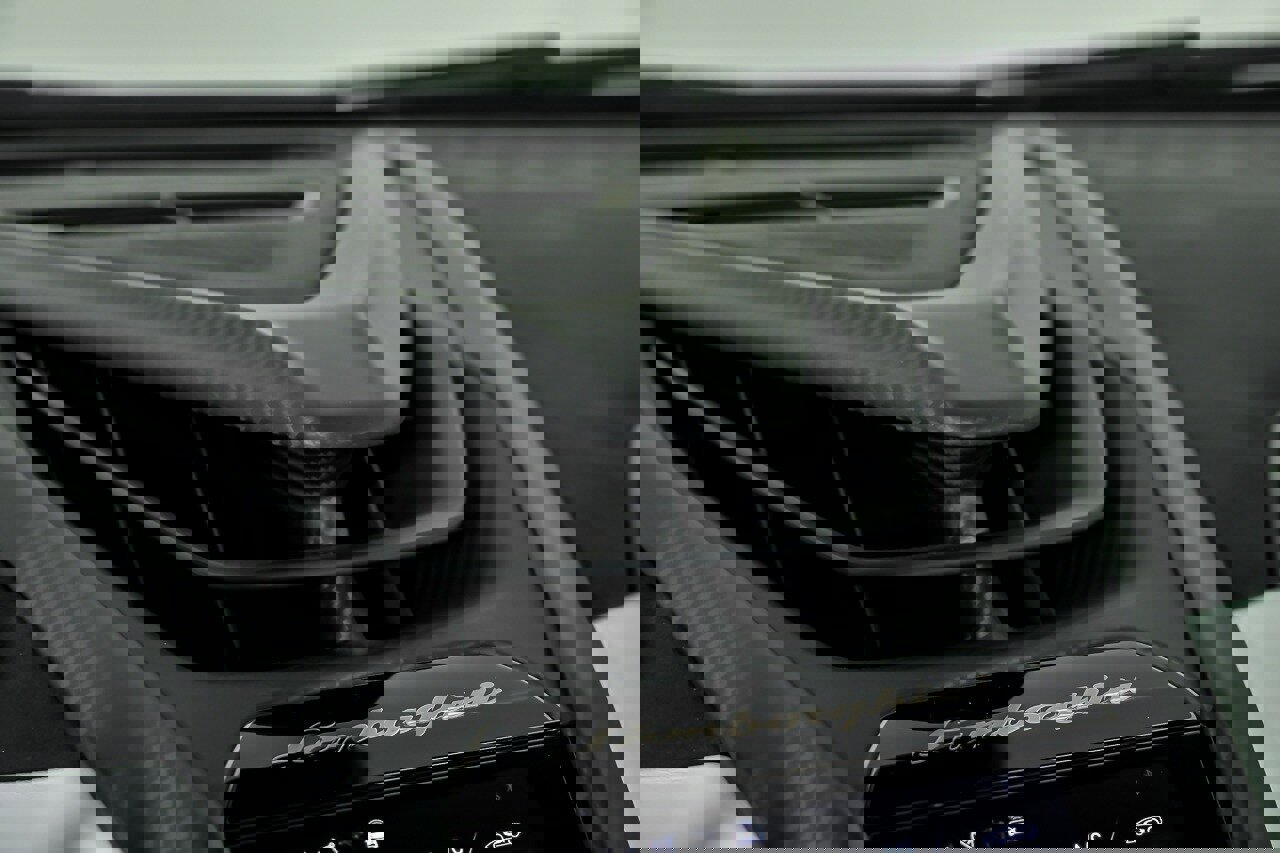 Used 2024 Lamborghini Revuelto image 38