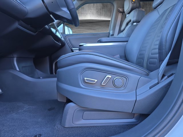 Used 2022 Rivian R1T Adventure image 25