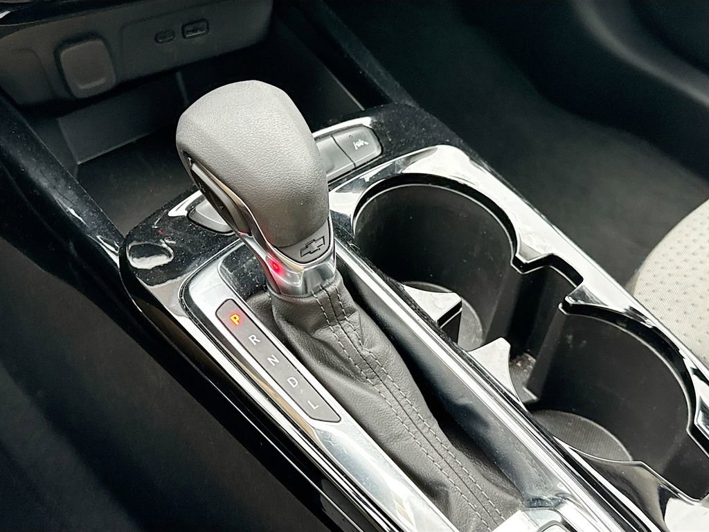 Used 2025 Chevrolet Trax LT w/ LT Convenience Package image 16