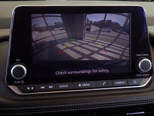 Used 2025 Nissan Rogue SV image 18