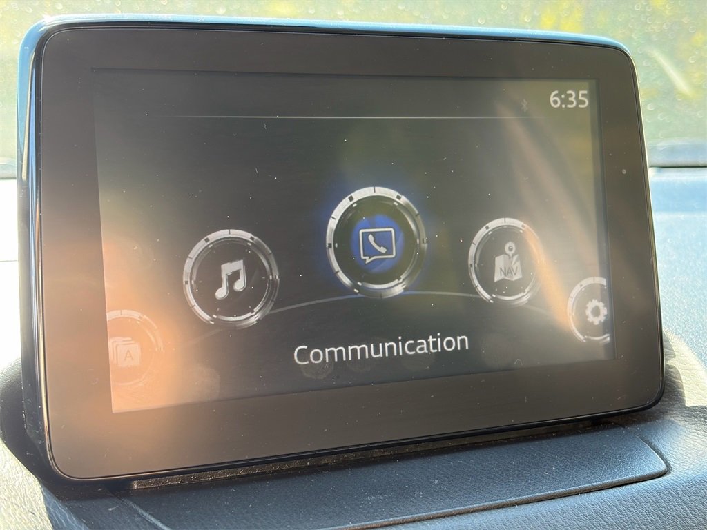 Used 2019 Toyota Yaris L image 19