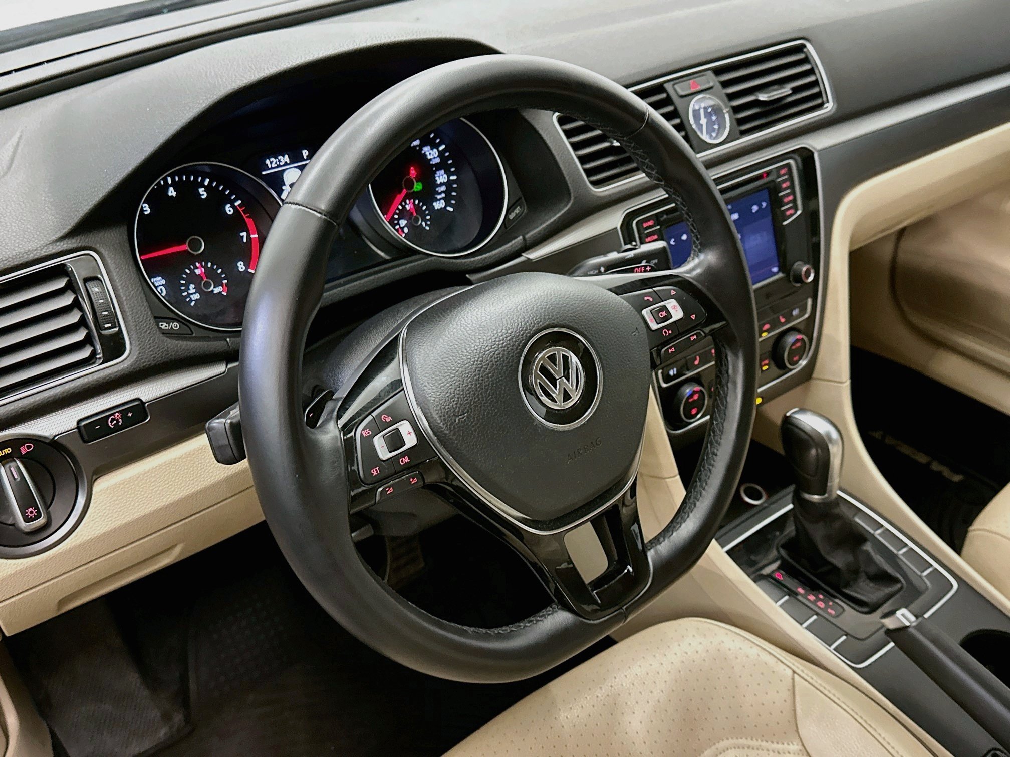 Used 2017 Volkswagen Passat 1.8T R-Line w/ R-Line Lighting Package FWD image 18