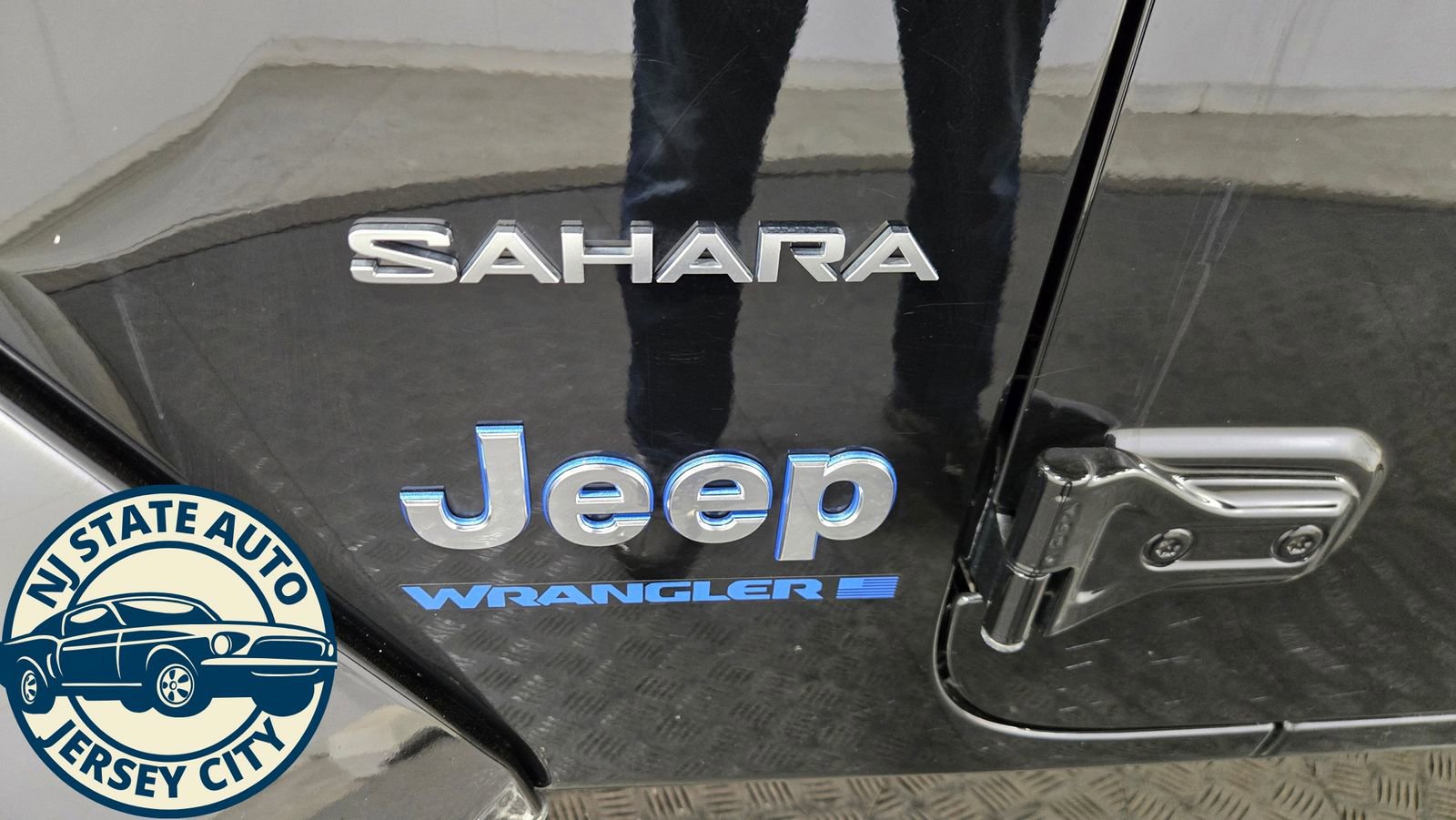 Used 2024 Jeep Wrangler Unlimited Sahara w/ Technology Group image 27