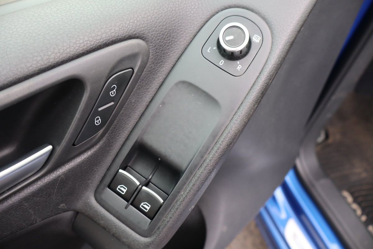 Used 2013 Volkswagen Golf R 2-Door image 25