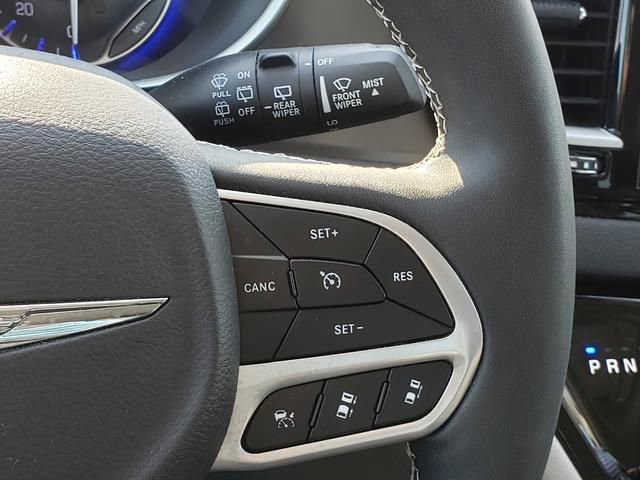 Used 2024 Chrysler Pacifica Touring-L image 24