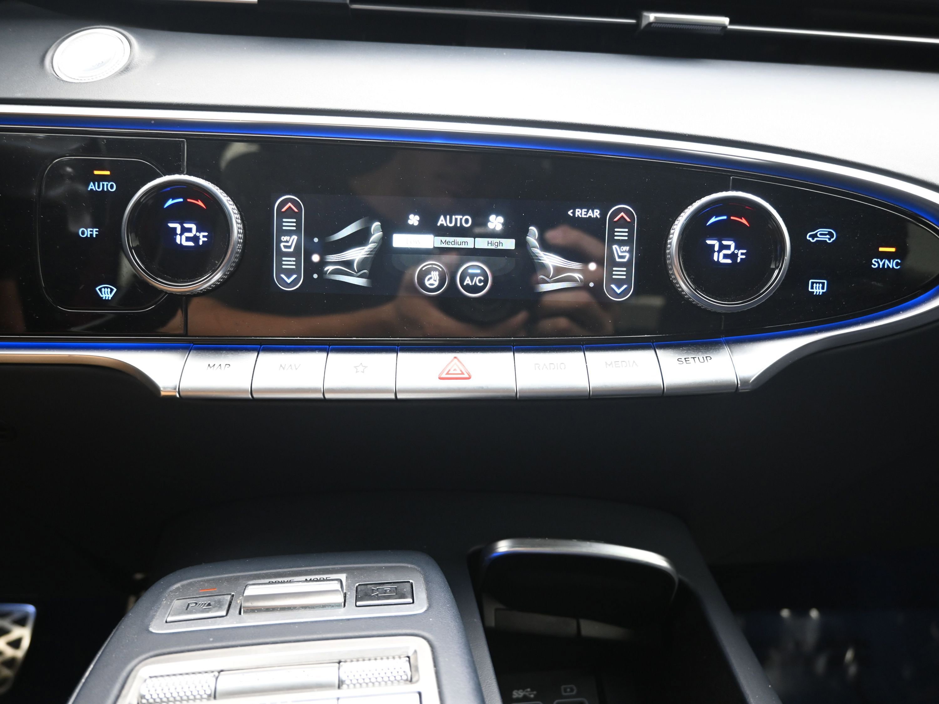 Used 2022 Genesis GV70 3.5T Sport w/ Sport Prestige Package image 18