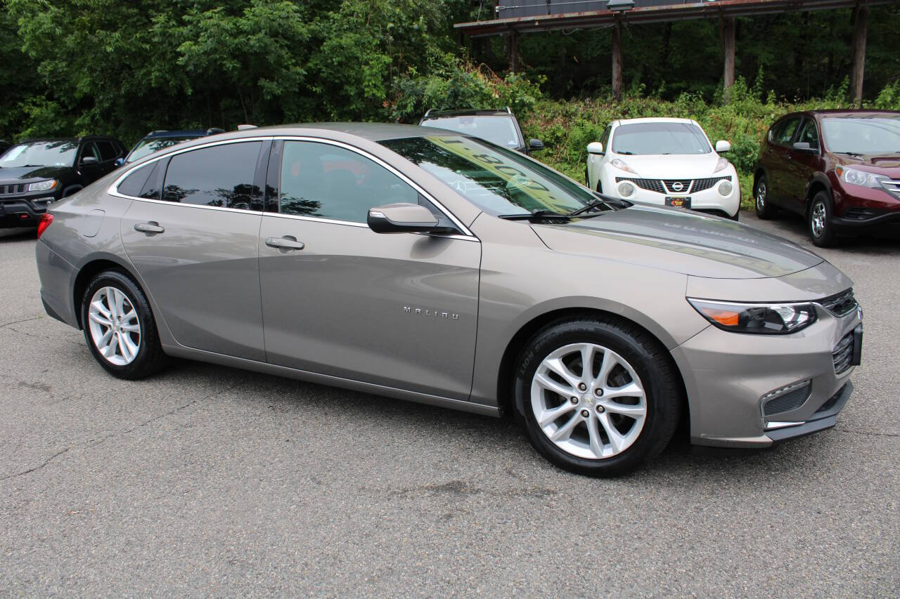 Used 2017 Chevrolet Malibu LT w/ Leather Package FWD image 5