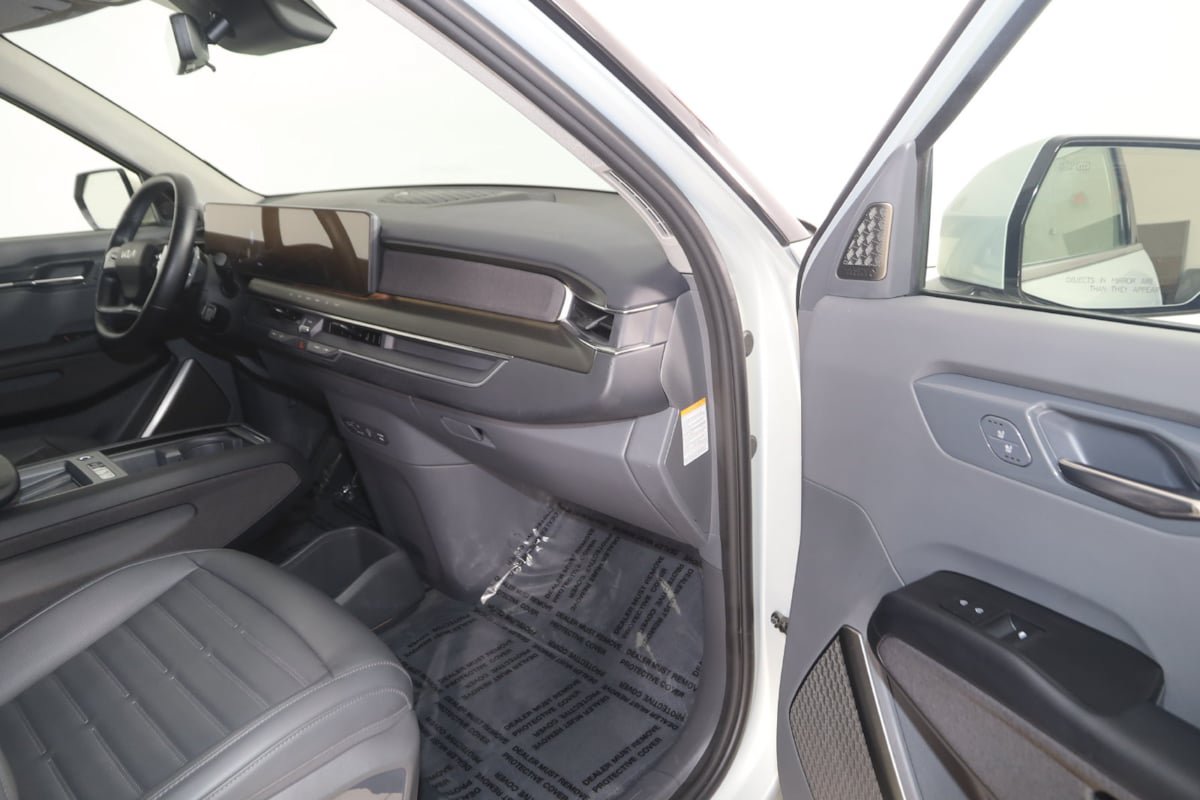 Used 2024 Kia EV9 Land AWD/4WD image 43
