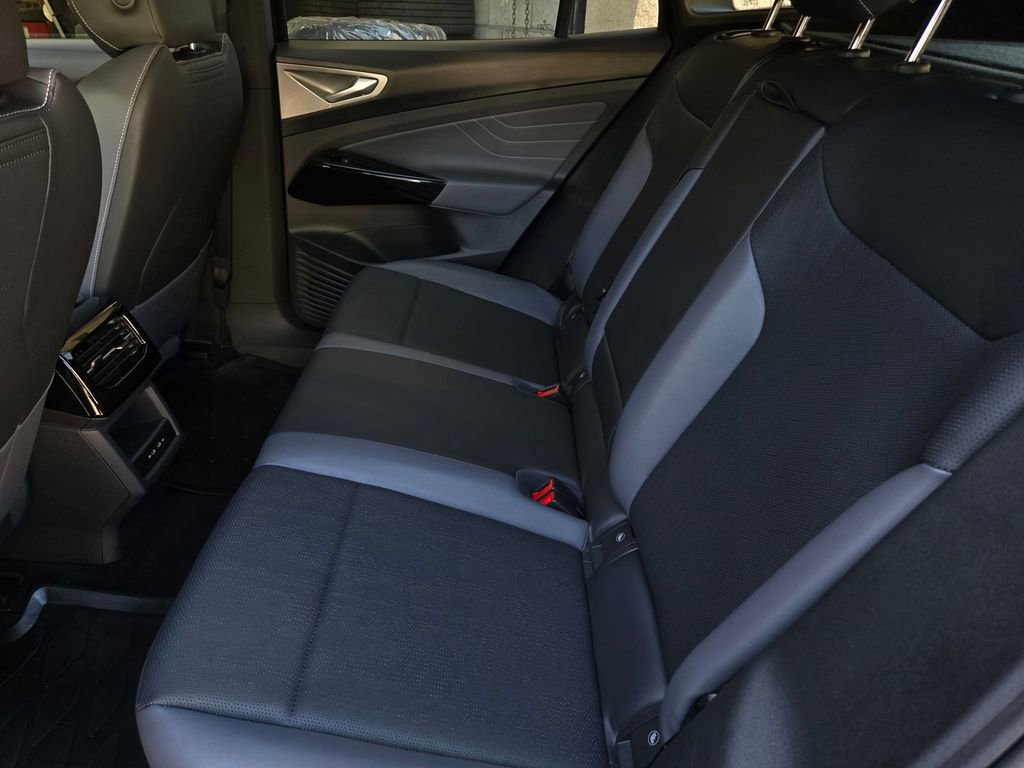 Certified 2023 Volkswagen ID.4 Pro S AWD/4WD image 12