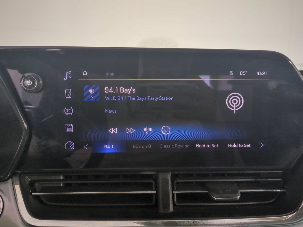 Used 2025 Chevrolet Trax LT FWD image 28