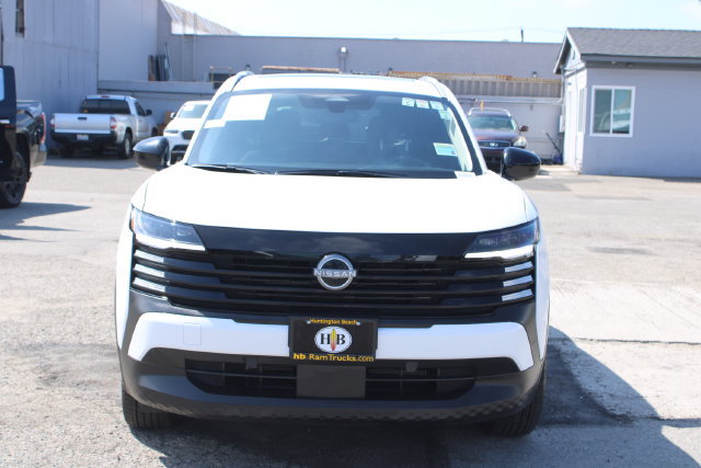 Used 2026 Nissan Kicks SV w/ SV Premium Package FWD image 2