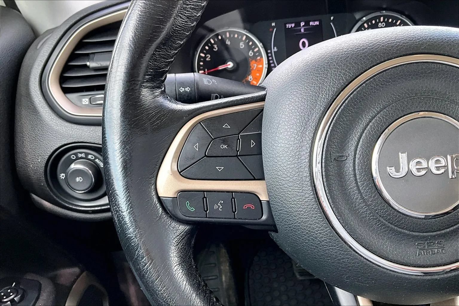 Used 2017 Jeep Renegade Latitude AWD/4WD image 10