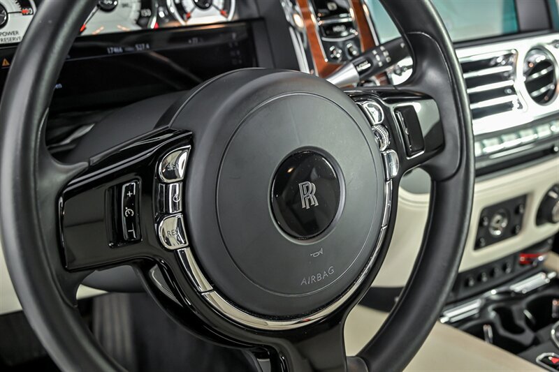 Used 2015 Rolls-Royce Wraith RWD image 22