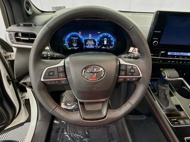 Used 2025 Toyota Sienna XSE w/ XSE Plus Package image 11