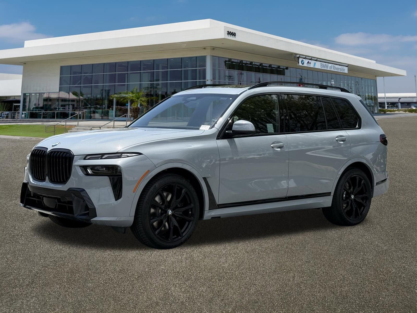 Certified 2025 BMW X7 xDrive40i w/ M Sport Package AWD/4WD image 5