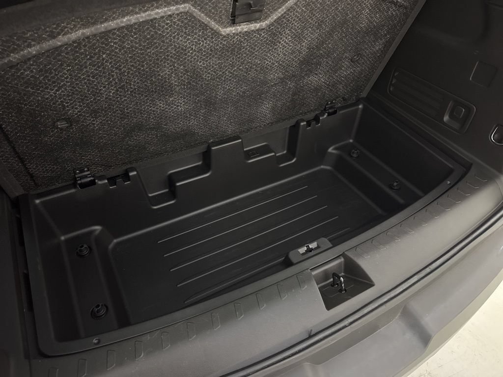 Used 2023 Chevrolet Traverse LT w/ LPO, Cargo Package AWD/4WD image 14