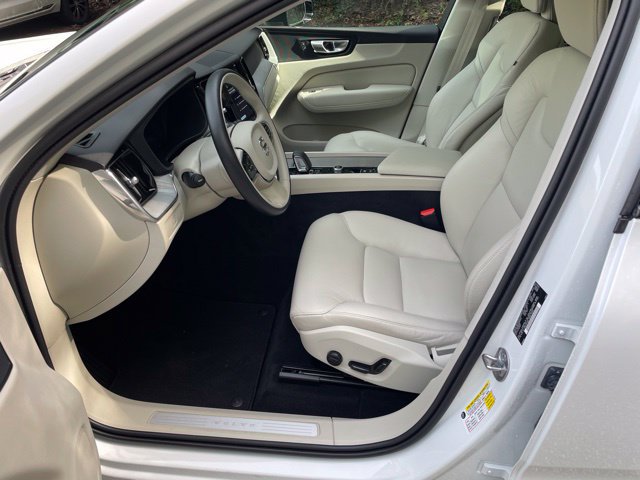 Certified 2024 Volvo XC60 B5 Plus w/ Climate Package AWD/4WD image 10