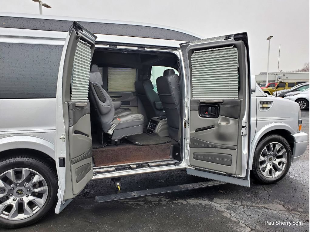 Used 2023 Chevrolet Express 2500 RWD image 22