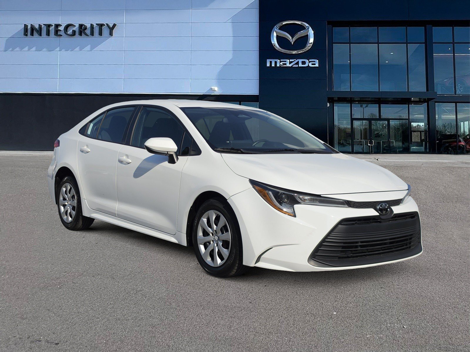 Used 2023 Toyota Corolla LE FWD image 2