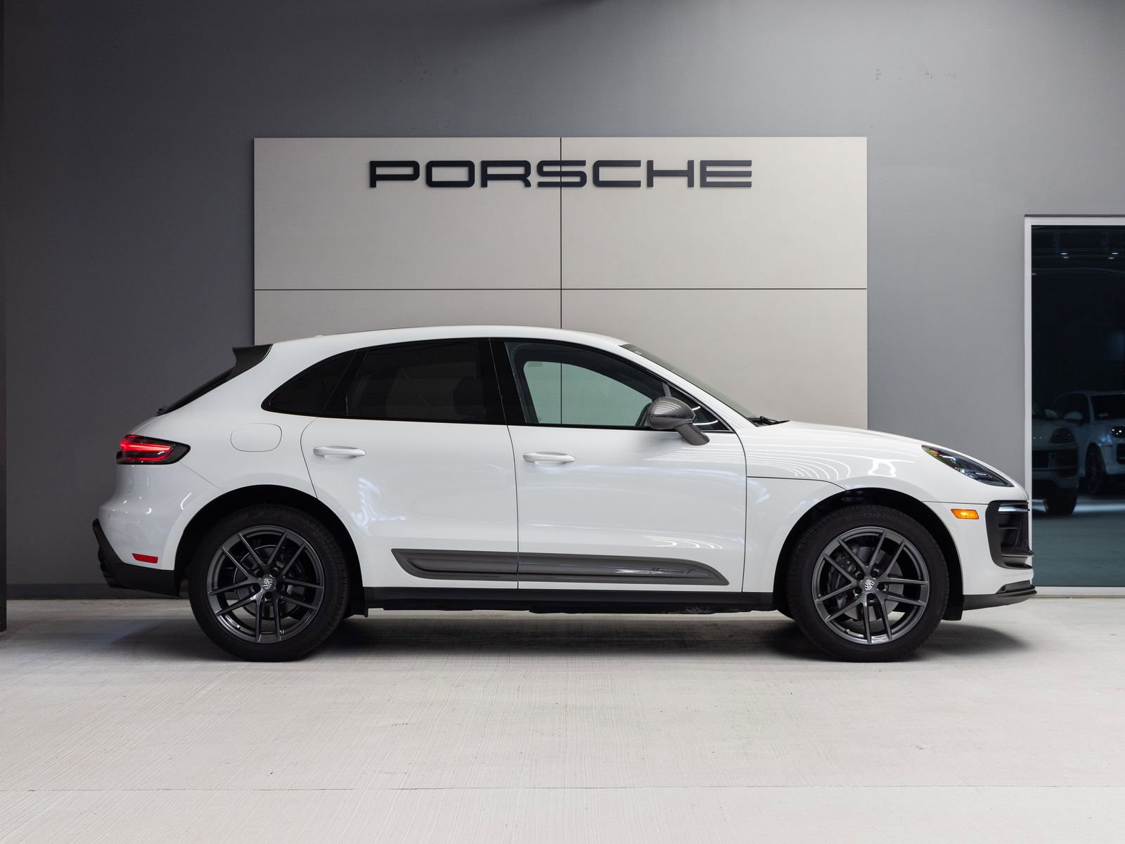 Certified 2023 Porsche Macan Turbo AWD/4WD image 8