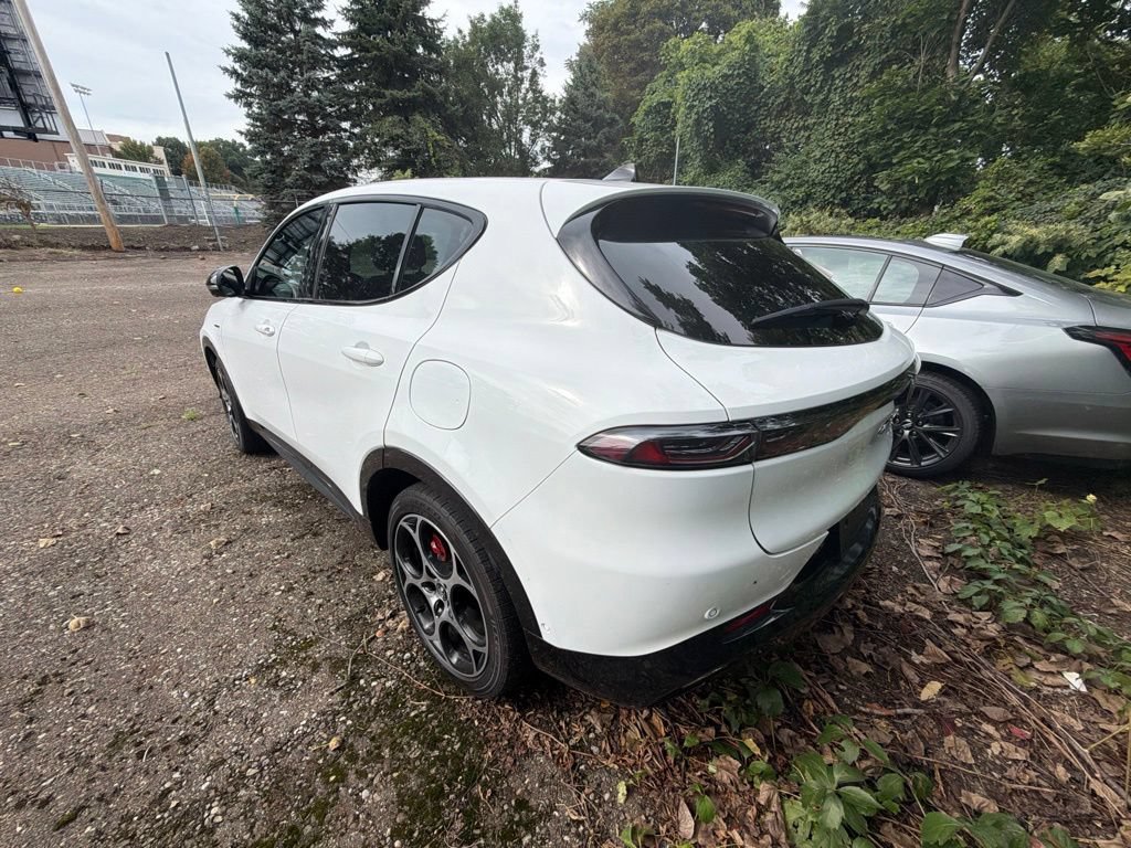 Used 2024 Alfa Romeo Tonale Veloce AWD/4WD image 8