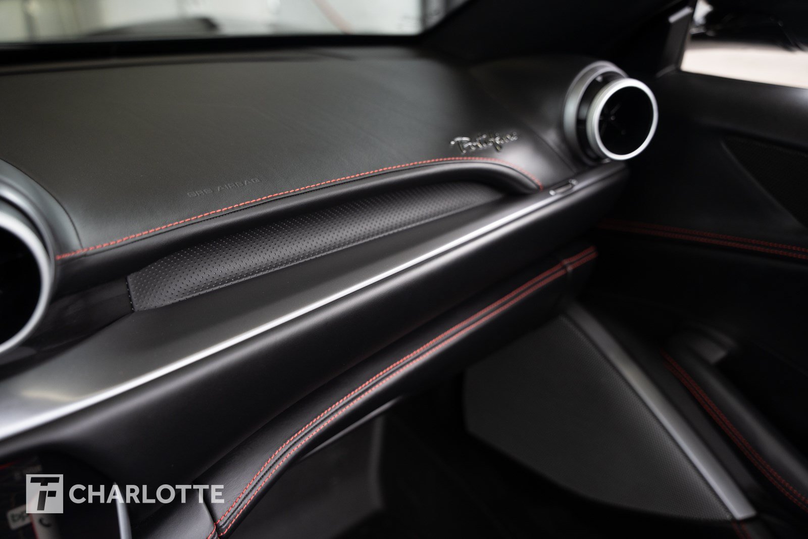 Used 2020 Ferrari Portofino RWD image 32