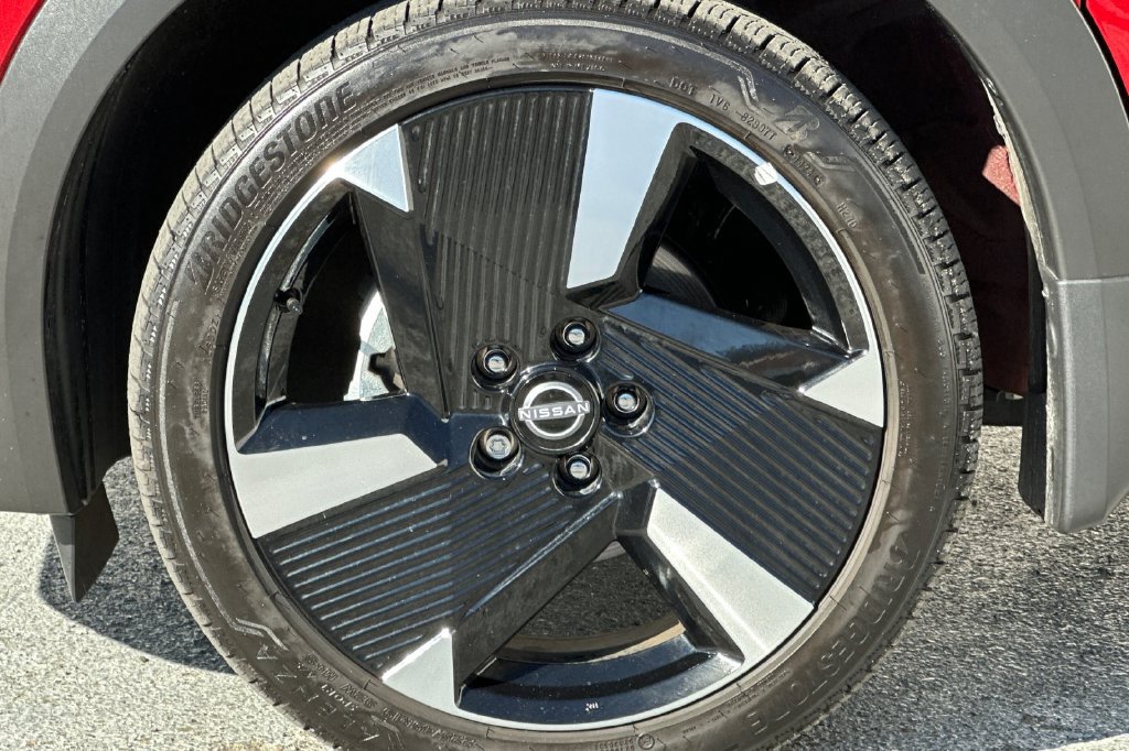 Certified 2025 Nissan Kicks SR w/ Illumination Package FWD image 26