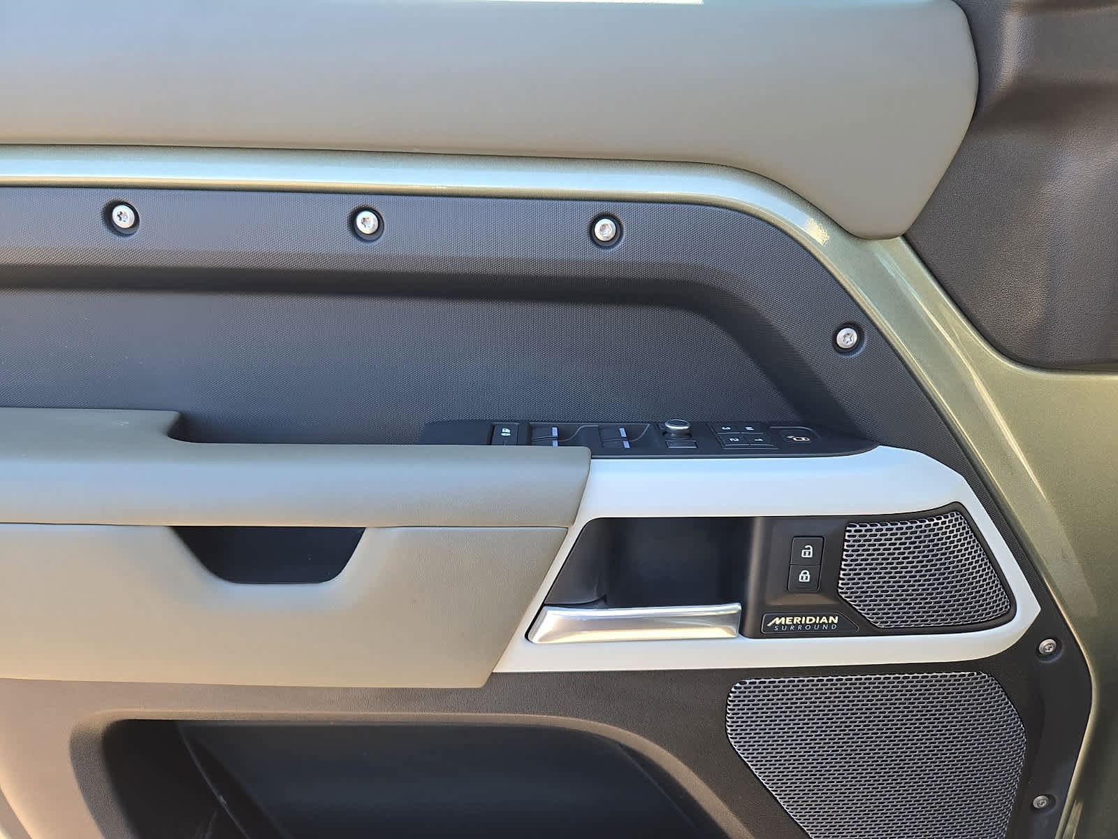 Used 2020 Land Rover Defender 110 HSE image 14