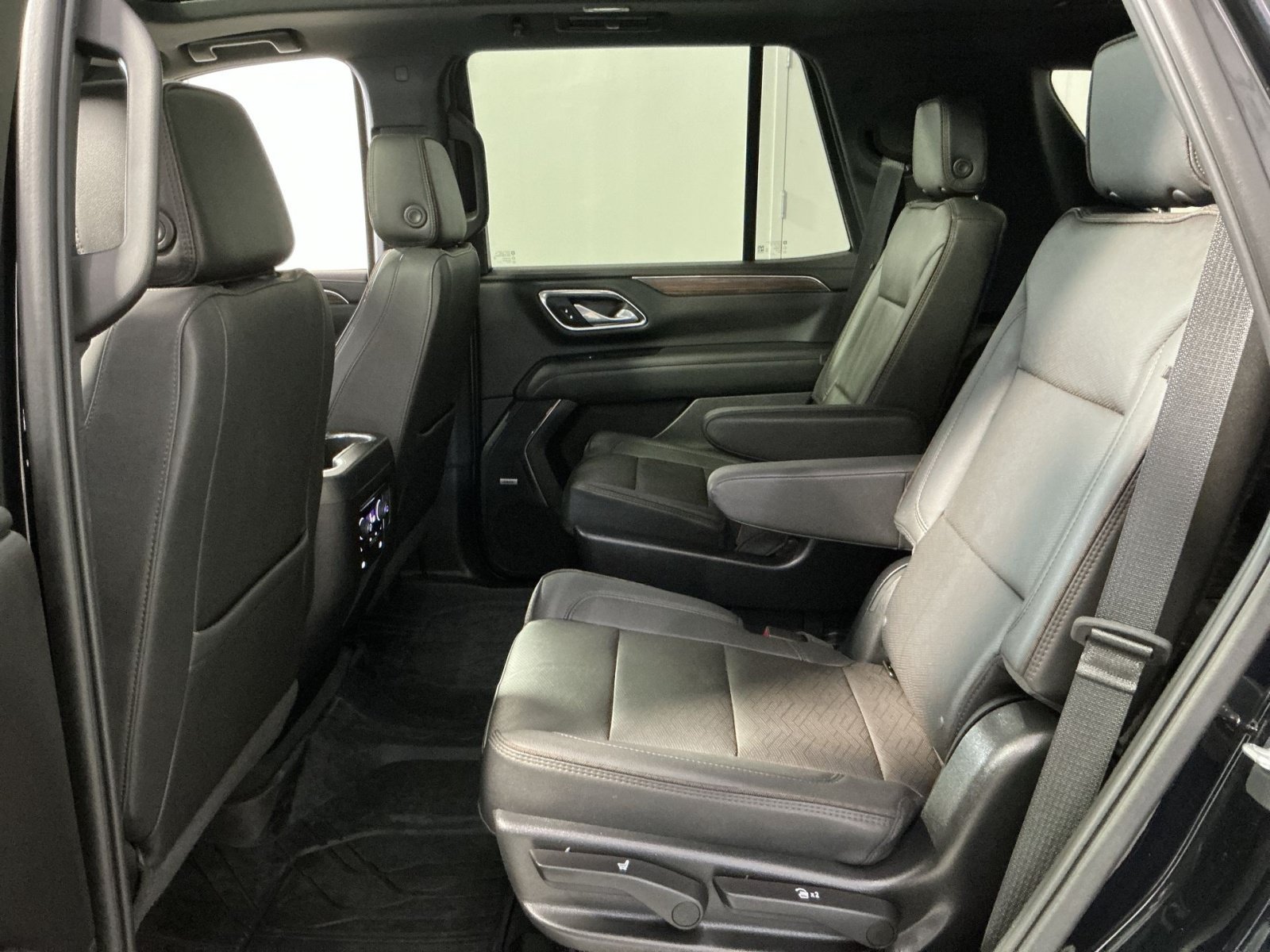Used 2023 Chevrolet Tahoe High Country AWD/4WD image 25