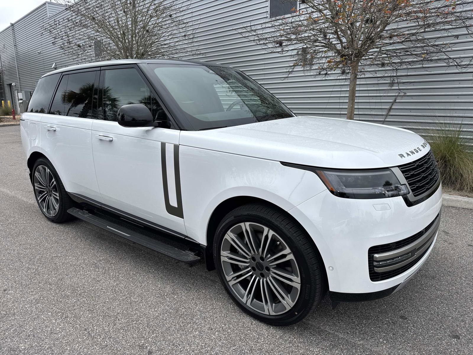 New 2026 Land Rover Range Rover SE image 4