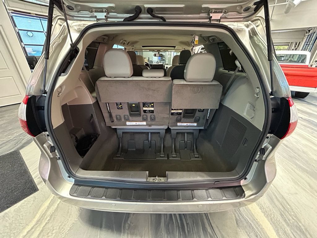 Used 2017 Toyota Sienna XLE w/ XLE Navigation Package FWD image 47