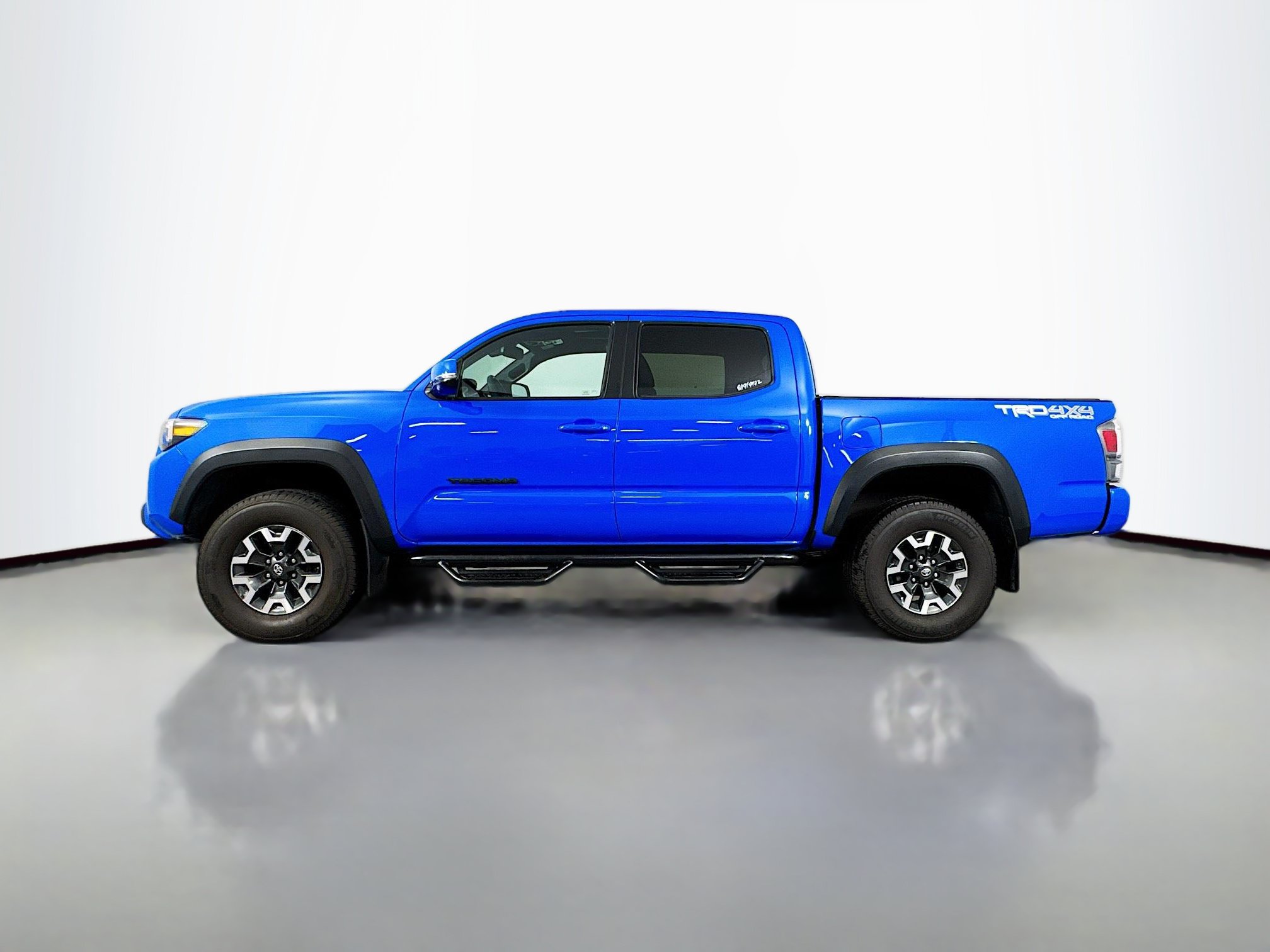 Certified 2021 Toyota Tacoma TRD Off-Road w/ TRD Premium Off Road Package AWD/4WD image 4